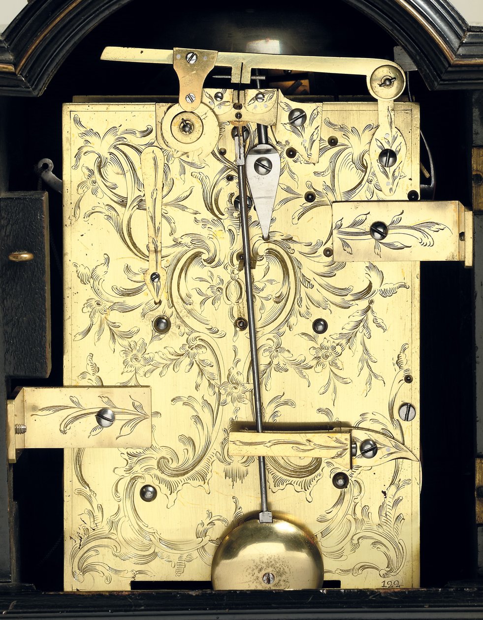 Detalje af et George III slående bordur, ca. 1770 (træ, glas og metal) (se også 491921) af Thomas Wagstaff or Wagstaffe