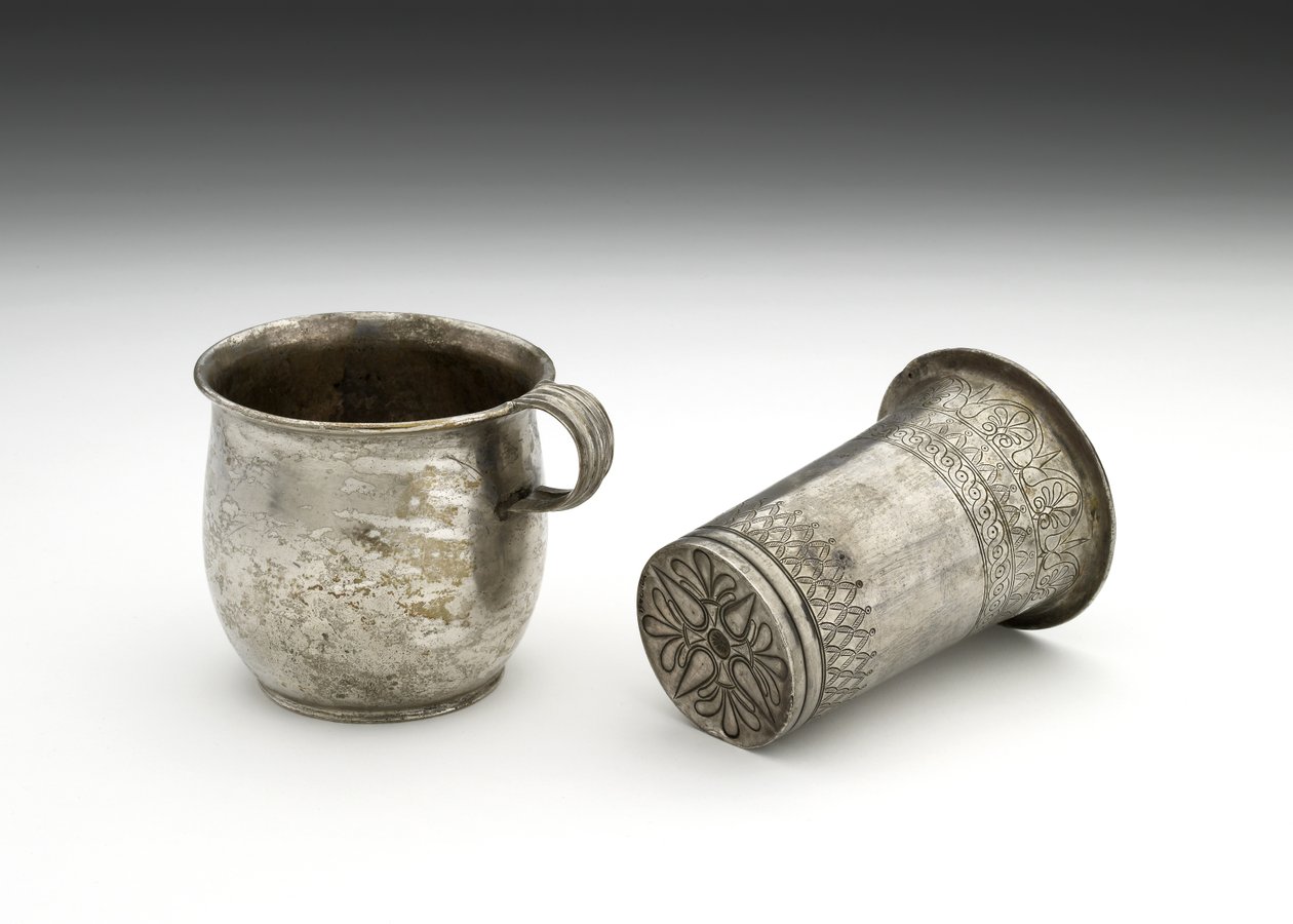 Bægerglas af sølv med indgraveret dekoration og bæger, 5. århundrede f.Kr. (sølv) af Thracian