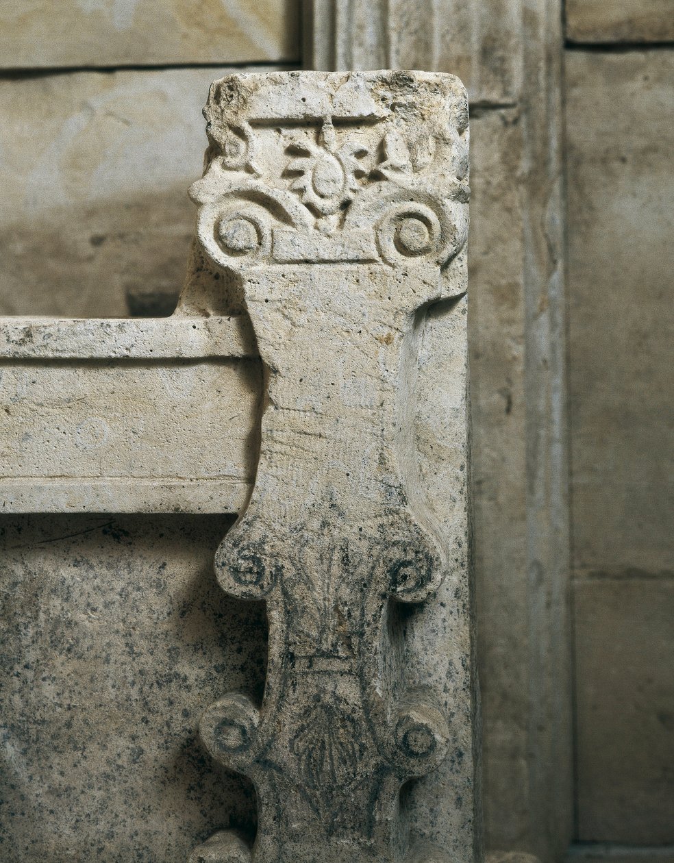 Thrakisk grav af Sveshtari, detalje af arkitektur nær sarkofagen, 3. århundrede f.Kr. (stenskulptur) af Thracian Thracian