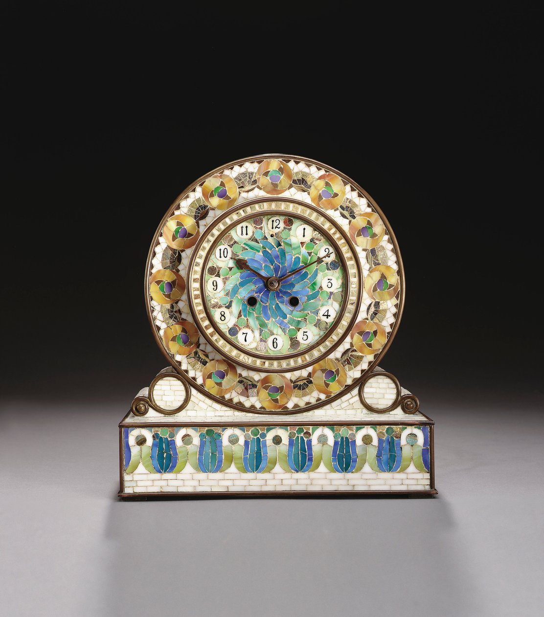 Favrile mosaik kaminur (glas og bronze) af Tiffany and Company
