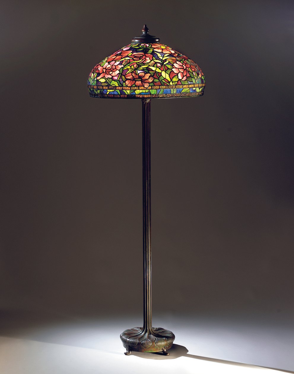 Peony gulvlampe, ca. 1910 (blyet glas & bronze) (se også 2632436) af Tiffany and Company