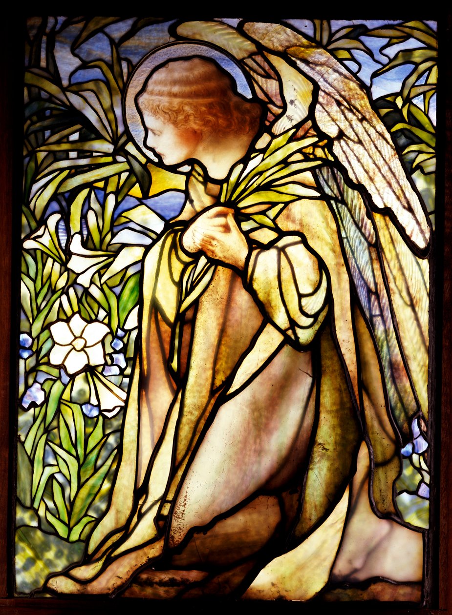 Vindue, der viser en knælende engel (farvet glas) af Tiffany and Company