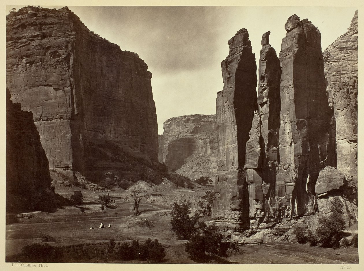 Cañon de Chelle, væggene i Grand Cañon, omkring 1200 meter høje af Timothy O