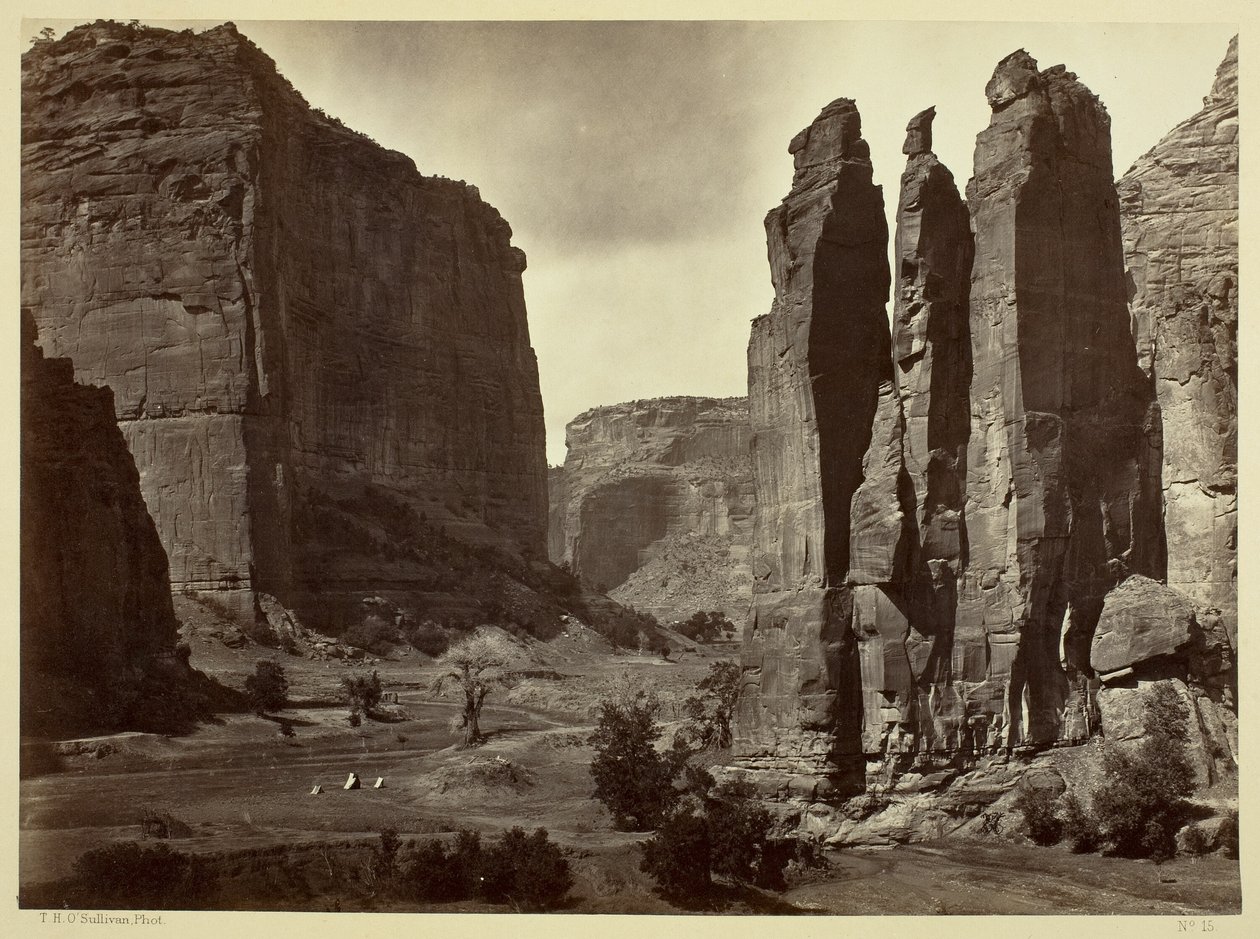 Cañon de Chelle, væggene i Grand Cañon, omkring 1200 meter høje af Timothy O