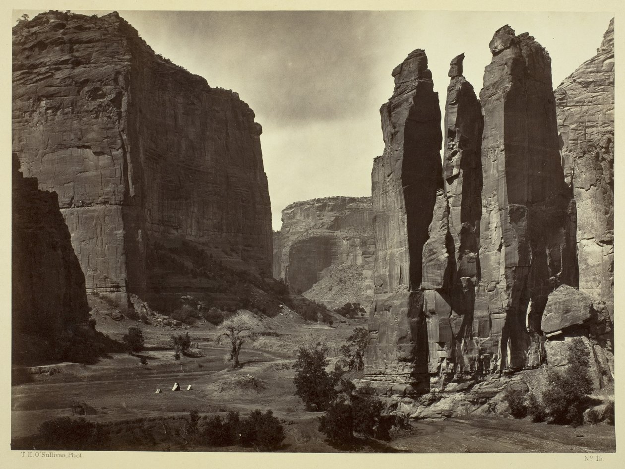 Cañon de Chelle, Walls of the Grand Cañon, omkring 1200 fod i højden, 1873 af Timothy OSullivan