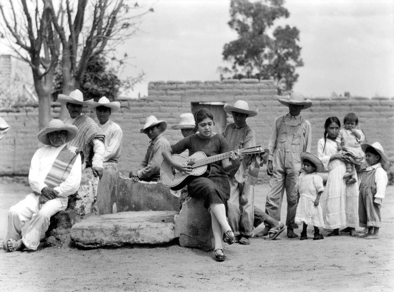 Concha Michel med Campesinos, Mexico, ca. 1927 af Tina Modotti