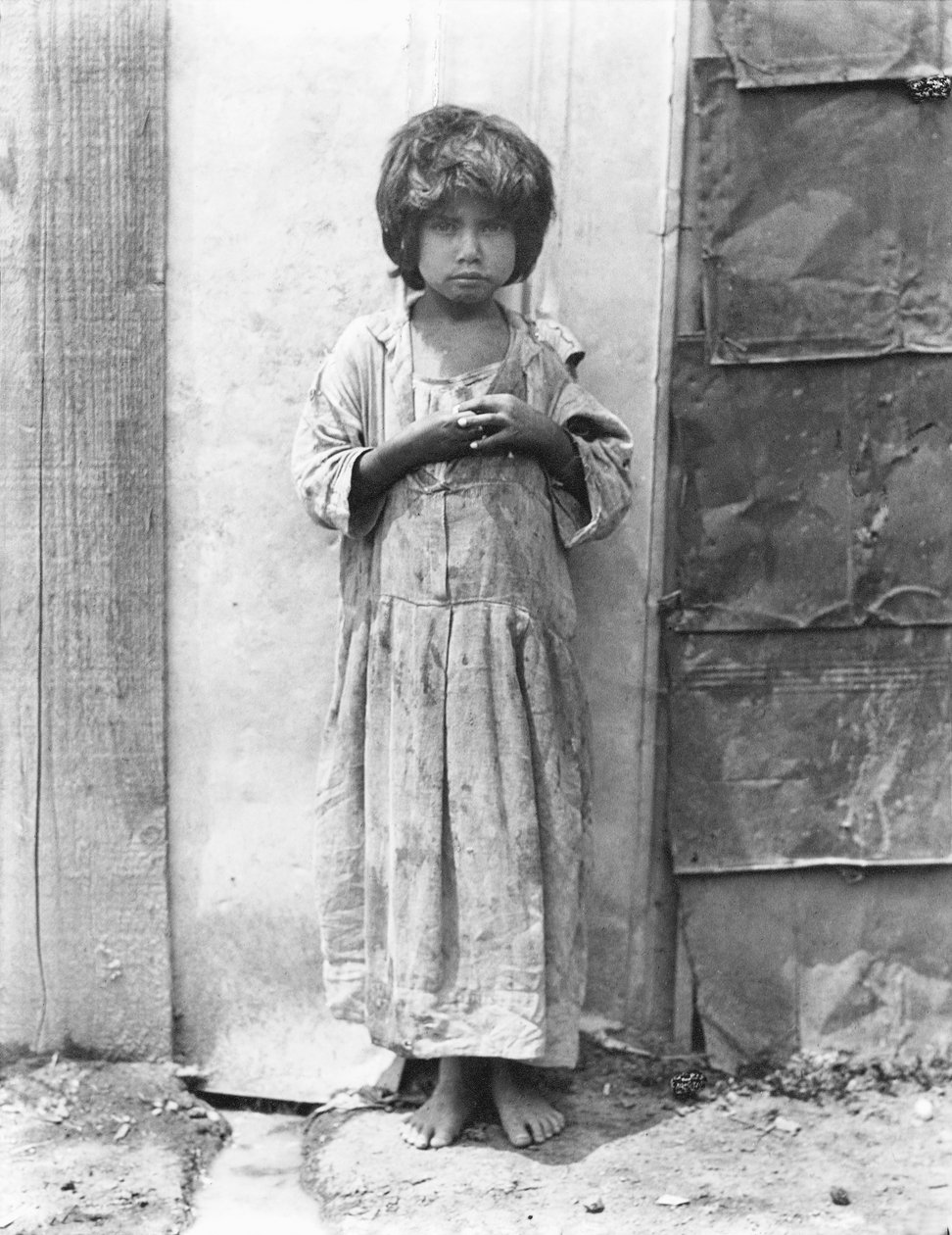 Pige i "Colonia de Bolsa", Mexico City, 1928 af Tina Modotti