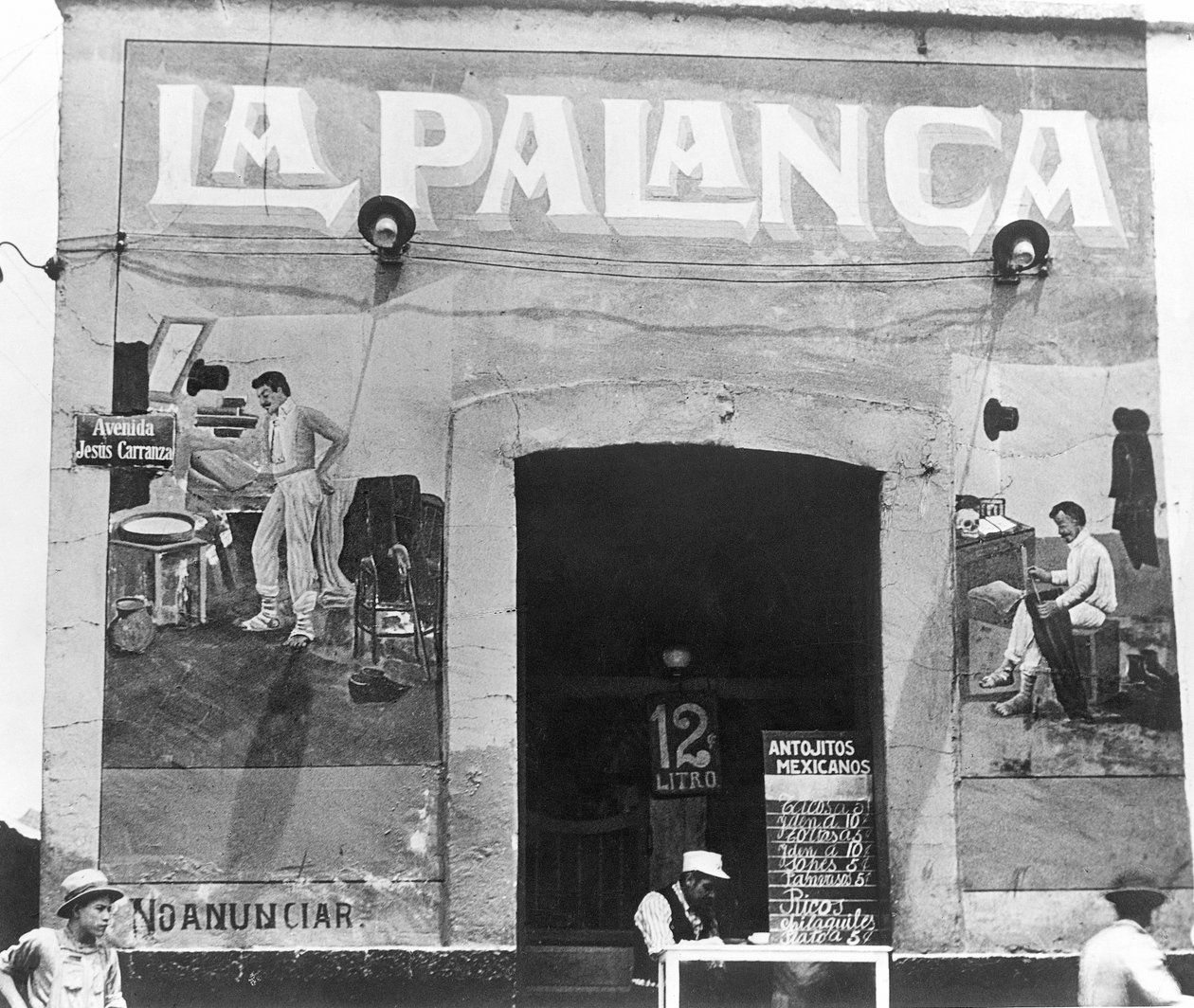 La Palanca (Pulqueria, Avenida Jesus Carranza), Mexico City, ca. 1927 af Tina Modotti