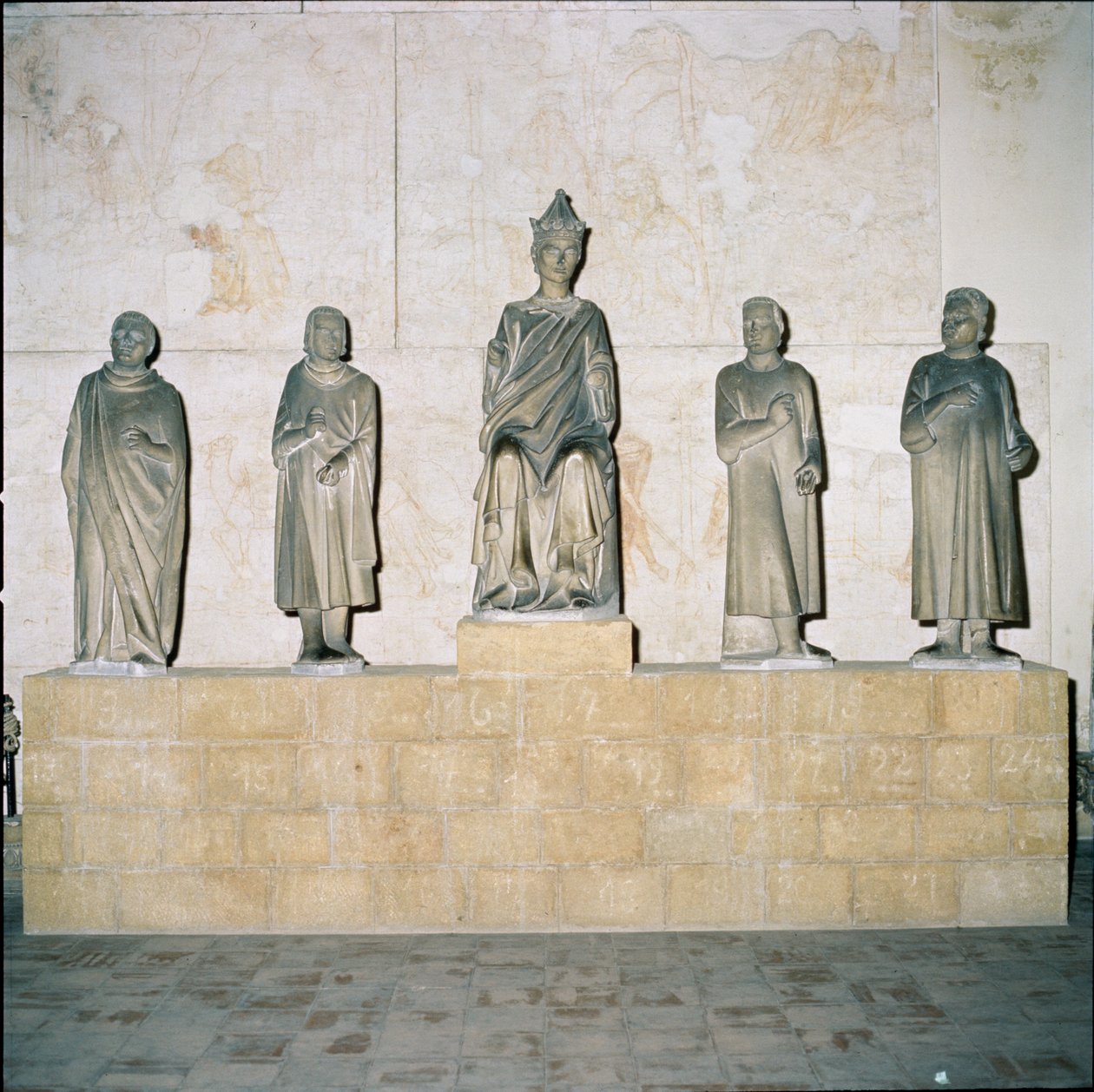 Statue af Henrik VII (12745-1313), den hellige romerske kejser, med hans rådgivere 1315 (marmor) af Tino di Camaino