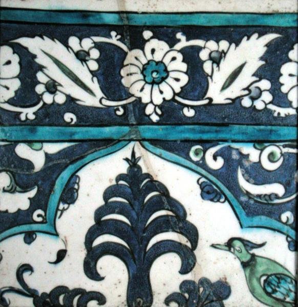 Iznik flise med blomsterdesign og kant (lertøj med farvet underglasur) af Turkish School
