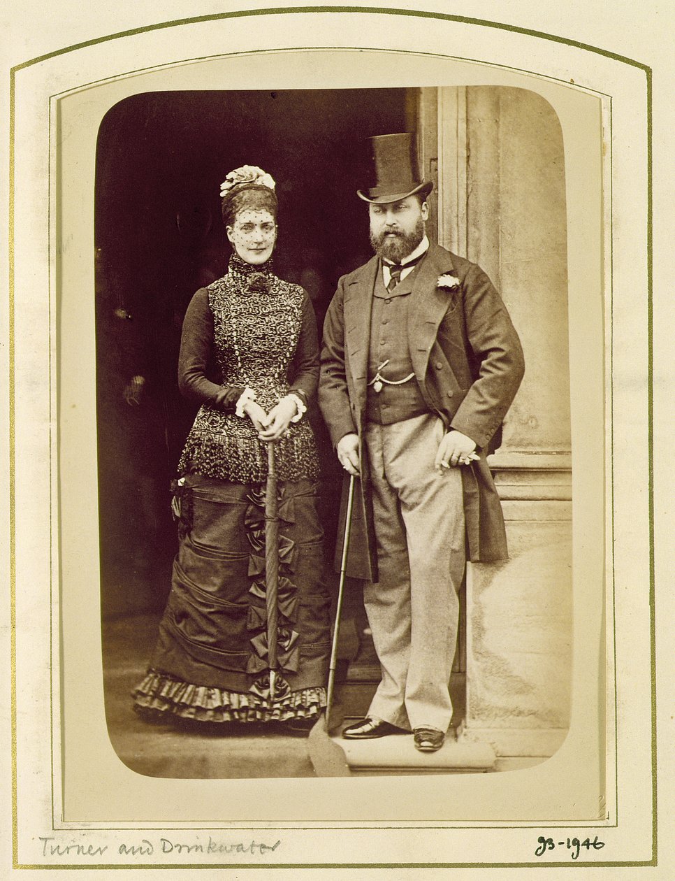 Portræt af kong Edward VII (1841-1910) og hans kone, dronning Alexandra (1844-1925) (sepiafoto) af Turner and Drinkwater