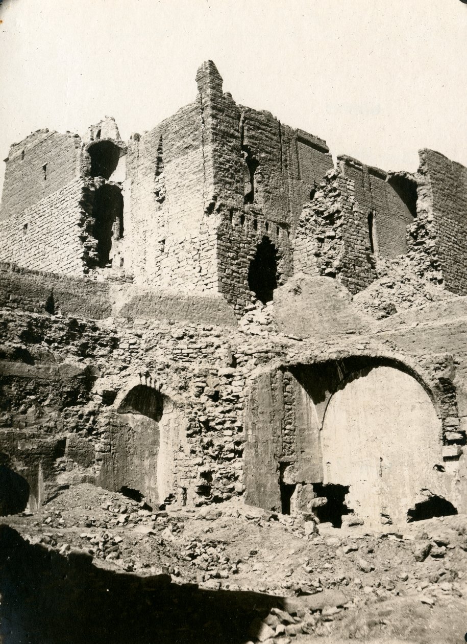 Simeon-klostrets kirke, nordvestlige hjørne før restaurering, Aswan, Egypten, foto af Ugo Monneret de Villard af Ugo Monneret de Villard