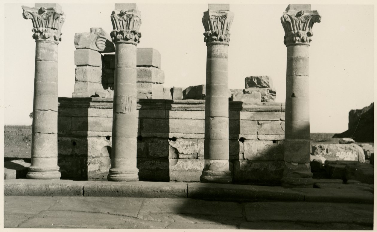 Kolonnade af romersk nymfeum, Dendera, Egypten, foto af Ugo Monneret de Villard af Ugo Monneret de Villard