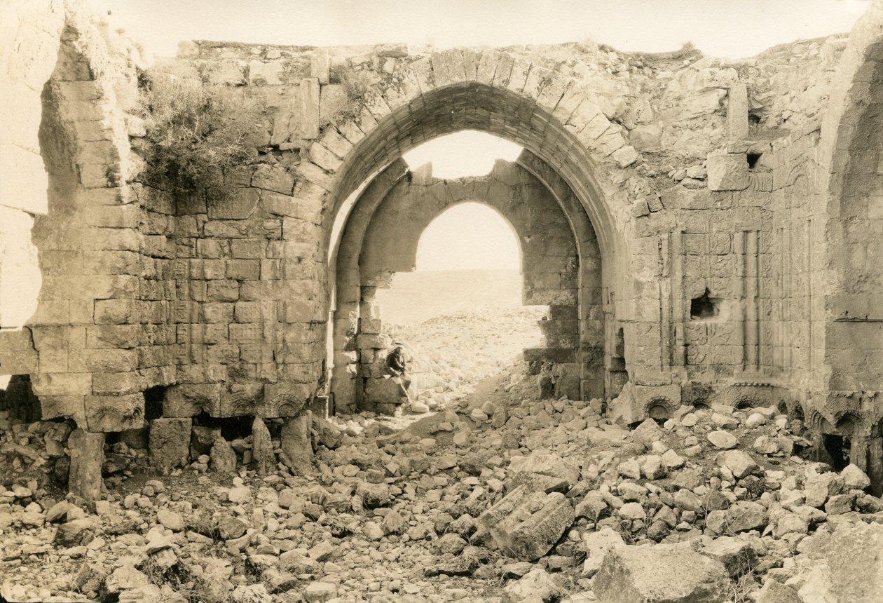 Interiør af byzantinsk basilika, Amman, Jordan, fotografi af Ugo Monneret de Villard, ca. 1920 af Ugo Monneret de Villard