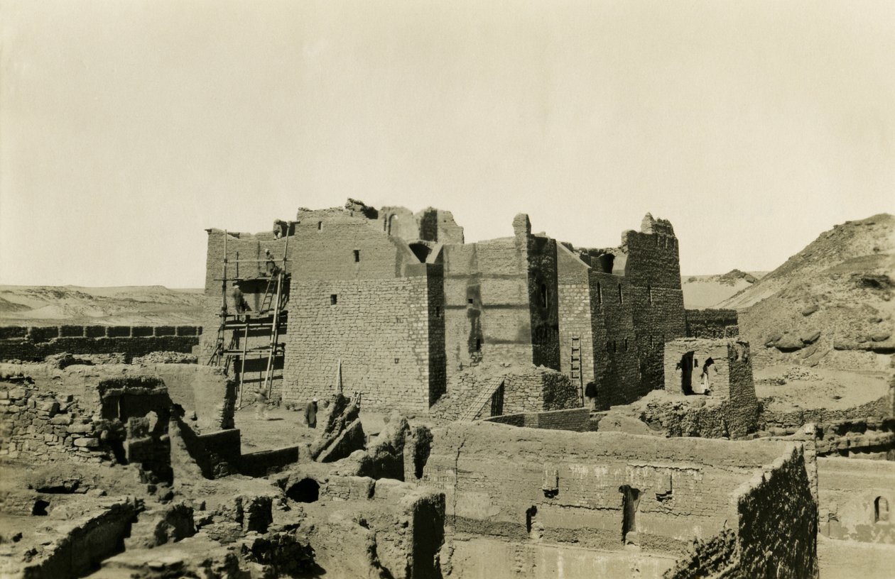 Simeon-klosteret under restaurering, Aswan, Egypten, foto af Ugo Monneret de Villard af Ugo Monneret de Villard
