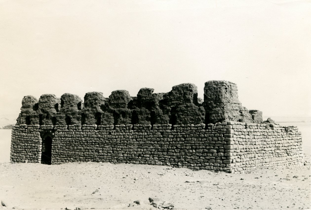 Ruiner af en kirke nær Nilen, Adendan, Egypten, foto af Ugo Monneret de Villard af Ugo Monneret de Villard