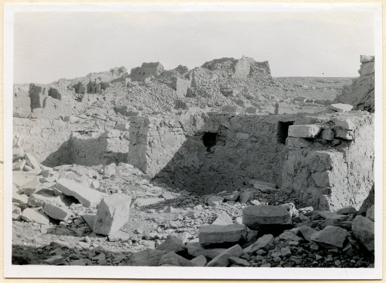 Ruinerne af den sydlige kirke, udsigt til apsis, Sabagura, Egypten, foto af Ugo Monneret de Villard af Ugo Monneret de Villard