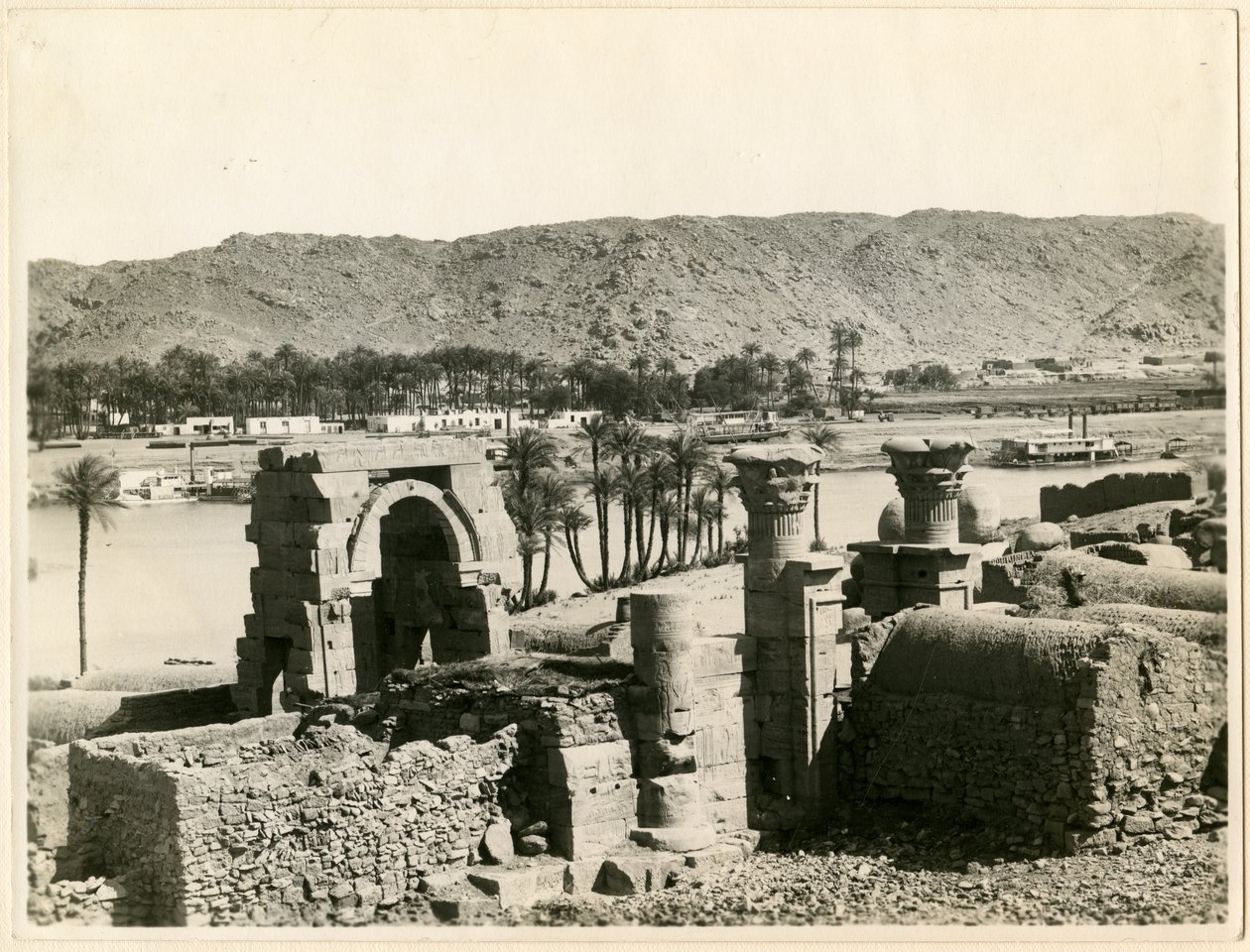 Osiris-templet, før det blev restaureret, Bigeh-øen, Egypten, foto af Ugo Monneret de Villard af Ugo Monneret de Villard