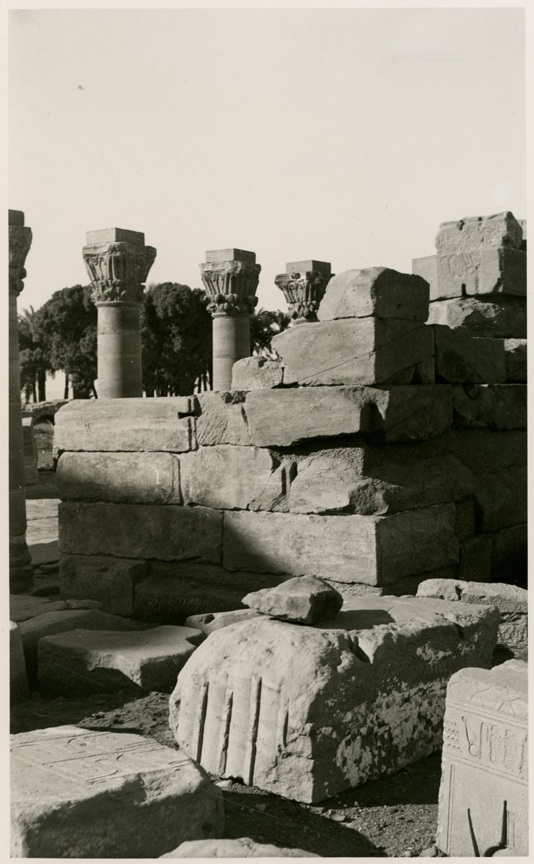 Udsigt til romersk nymfeum, Dendera, Egypten, foto af Ugo Monneret de Villard af Ugo Monneret de Villard