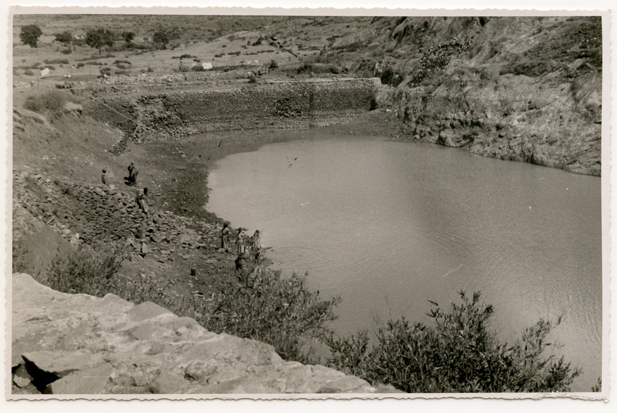 Vandbassin nær Axum, Etiopien, foto af Ugo Monneret de Villard af Ugo Monneret de Villard