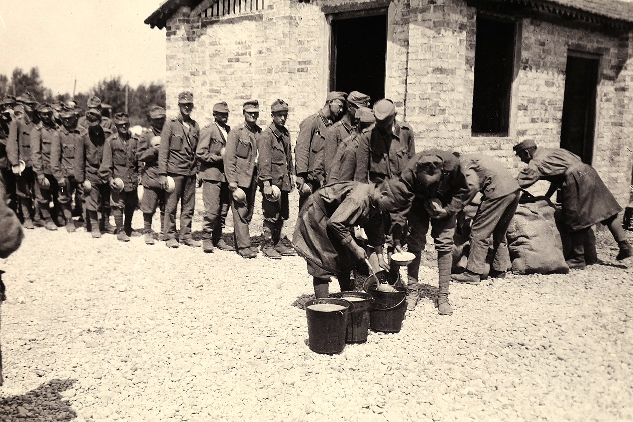 Østrigske fanger i Bagnaria Arsa, Udine, Italien, 02/04/1916 (s/h-foto) af Ugo Ojetti