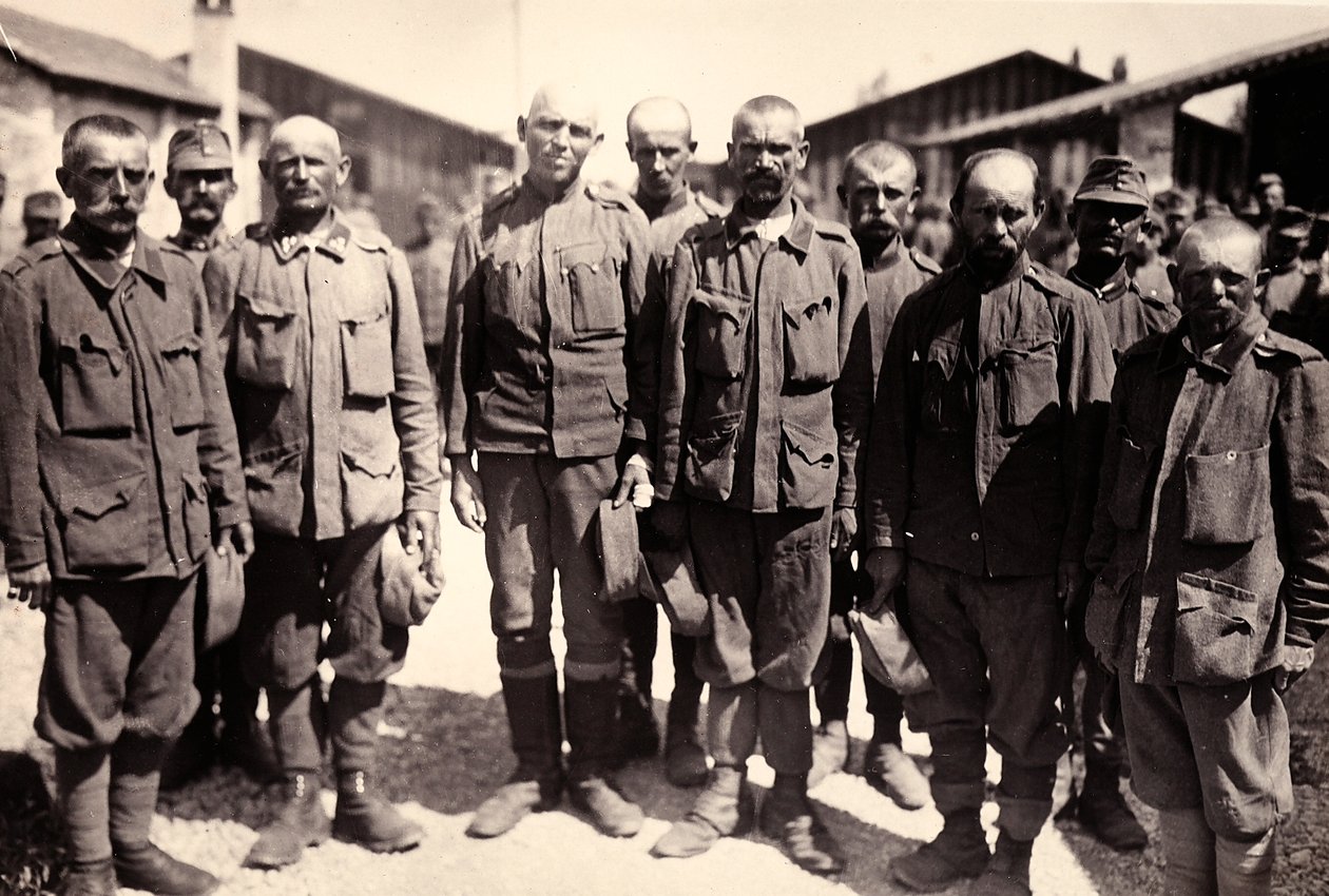 Østrigske fanger i Bagnaria Arsa, Udine, Italien, 04/1916 (s/h-foto) af Ugo Ojetti