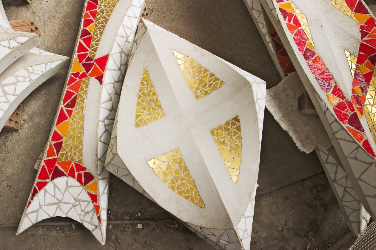Dekorative stykker, der venter på at blive placeret i Sagrada Familia af Unbekannt Unbekannt