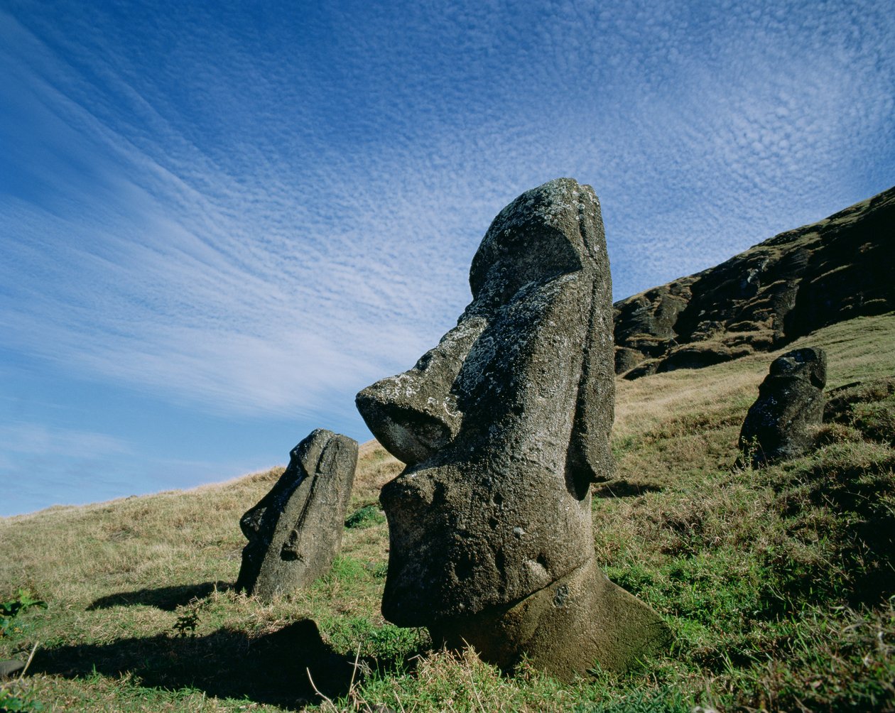 Monolitiske statuer ved Rano Raraku stenbrud, ca. 1000-1600 af Unbekannt Unbekannt