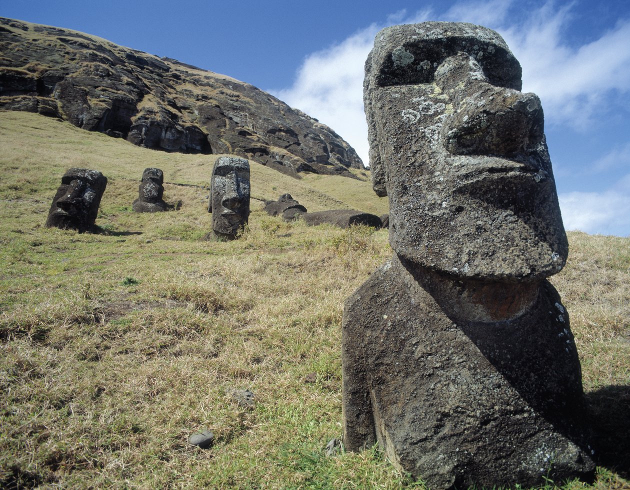 Monolitiske statuer ved Rano Raraku stenbrud, ca. 1000-1600