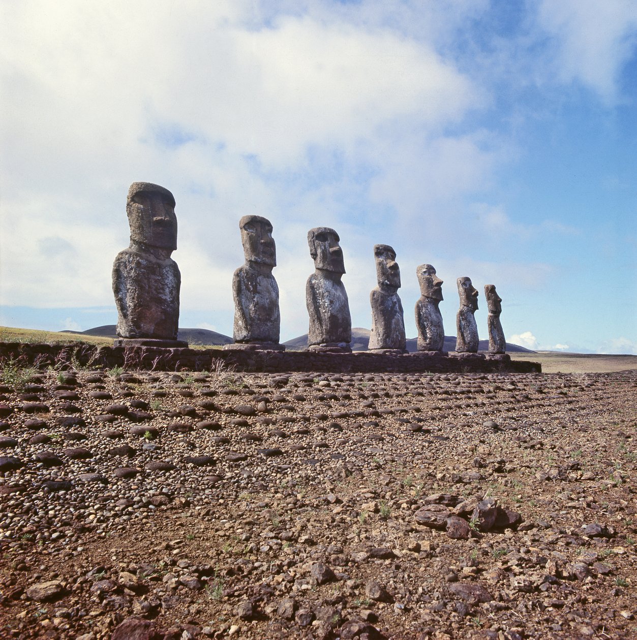 Monolitiske statuer på Ahu Akivi, ca. 1000-1600 af Unbekannt Unbekannt