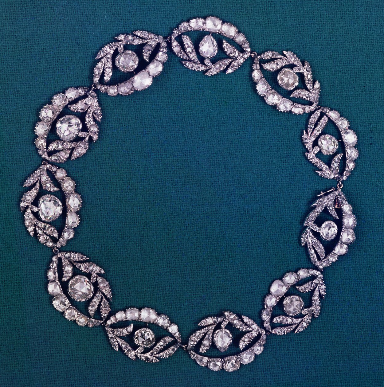 Halskæde i stiliseret blomster- og bladmotiv, c.1760 diamant af Unbekannt Unbekannt