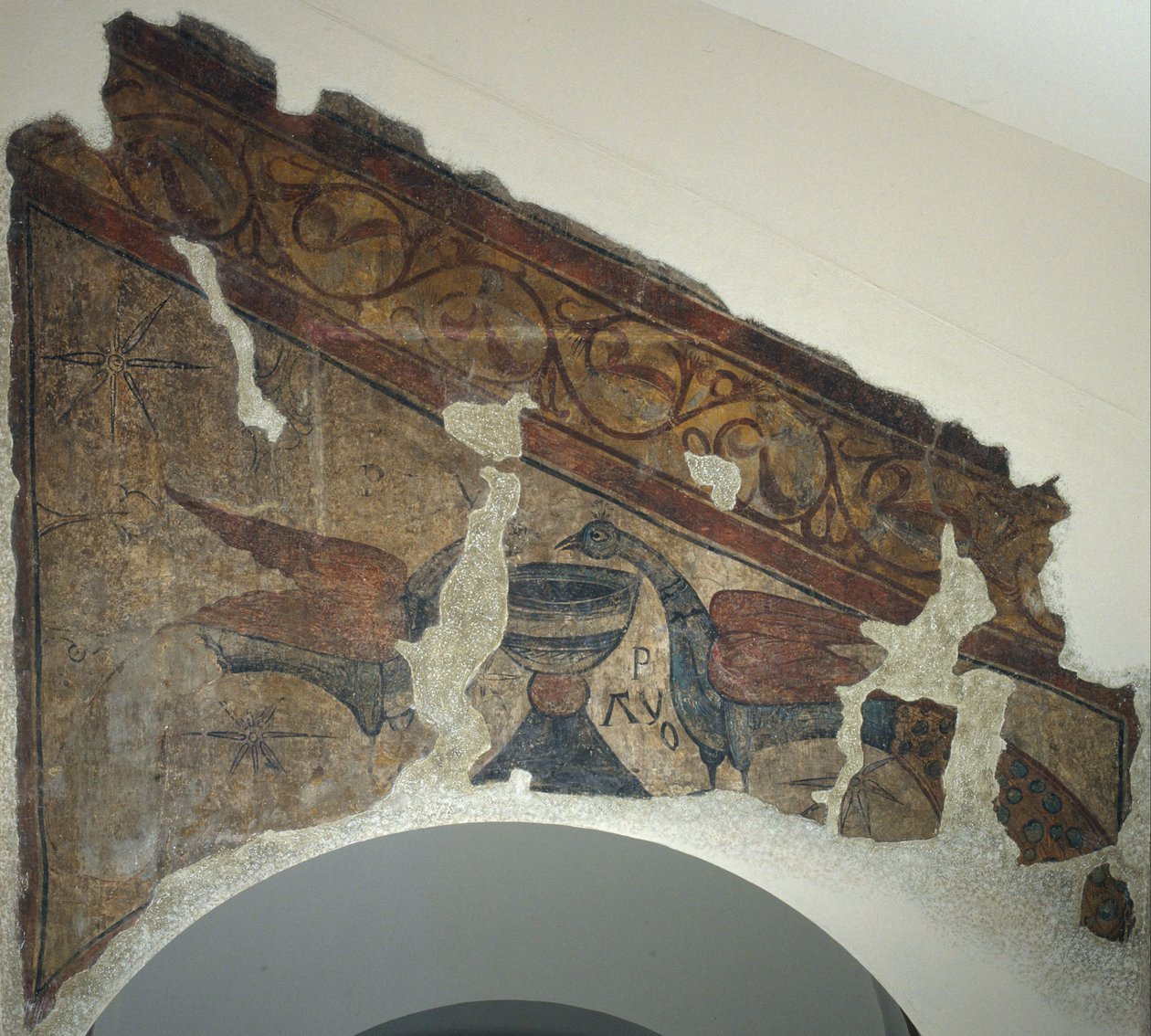 Påfugle drikker af en kalk fra Santa Maria de Taüll af Unbekannt Unbekannt