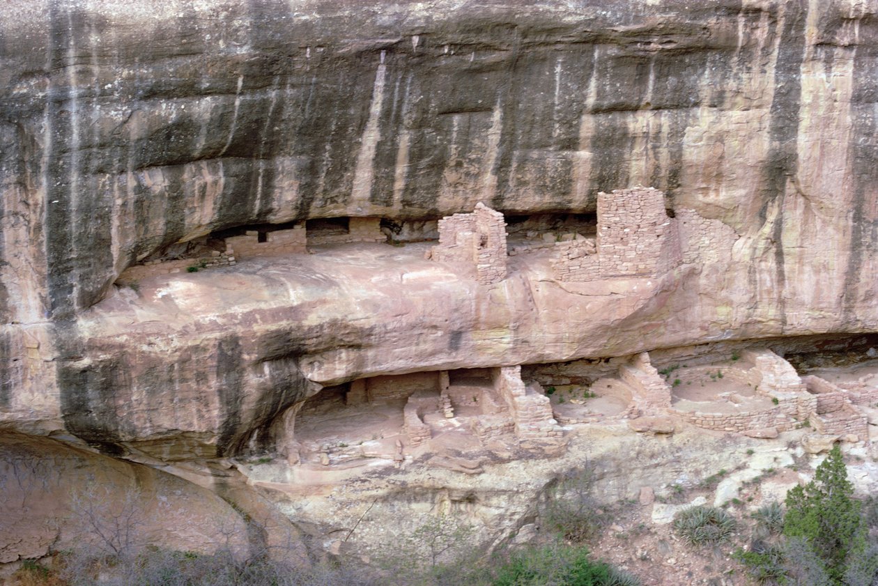 Rester af Pueblo indiske klippeboliger, bygget fra det 11.-14. århundrede (detaljer fra 229606) af Unbekannt Unbekannt