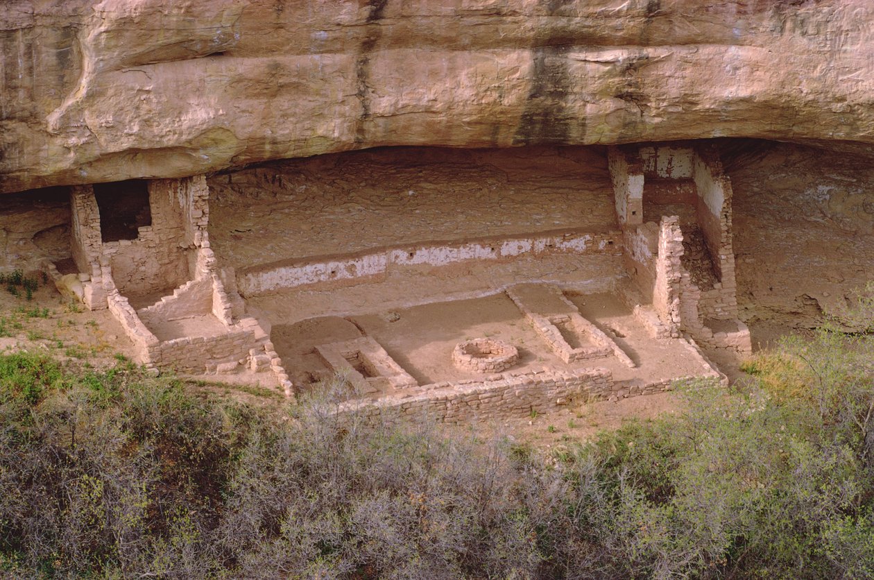 Rester af Pueblo-indiske boliger med indgang til en Kiva, bygget fra det 11.-14. århundrede (detaljer fra 229606) af Unbekannt Unbekannt