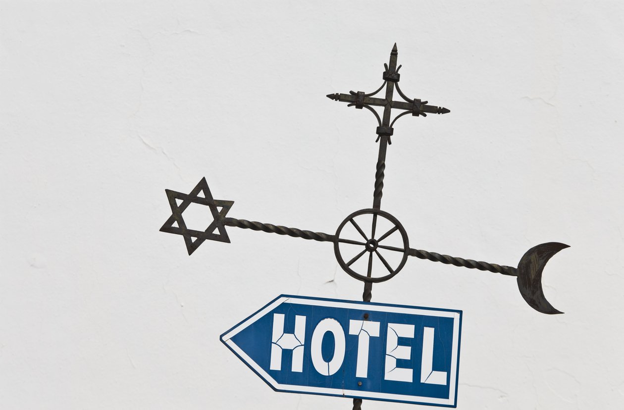 Gadeskilt med jødiske, kristne og islamiske symboler af Unbekannt Unbekannt