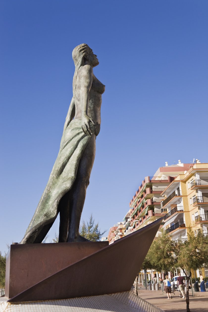 Promenaden med skulptur af Luis Reyes af Unbekannt Unbekannt