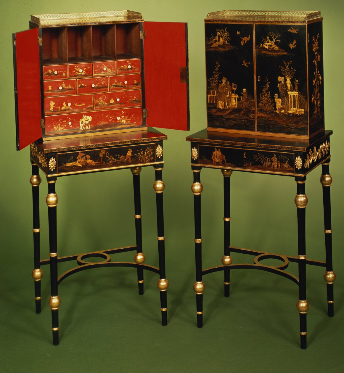 To Chinoiserie-skabe, ca.1770 lak af Unbekannt Unbekannt