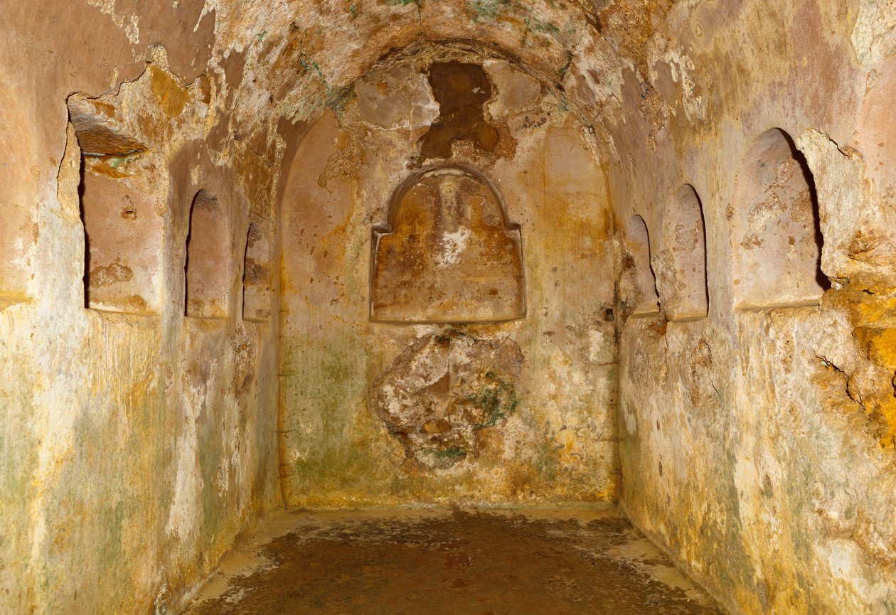 Underjordisk kammer under det cirkulære mausoleum i den romerske nekropolis i det arkæologiske kompleks, Carmona, Sevilla-provinsen, Spanien. af Unbekannt Unbekannt