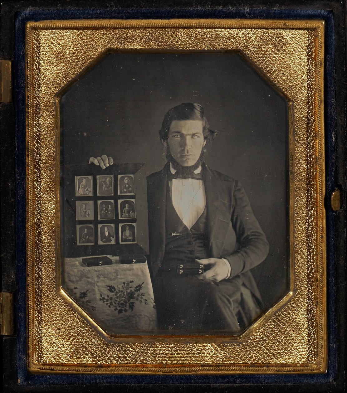 Ukendt skaber, amerikansk - Portræt af uidentificeret daguerreotypist af Unbekannt Unbekannt