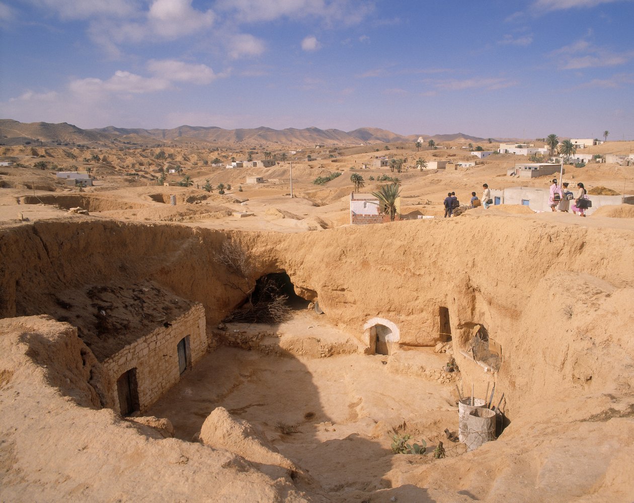 Udsigt over Berber-grubeboligerne (ghorfa) af Unbekannt Unbekannt