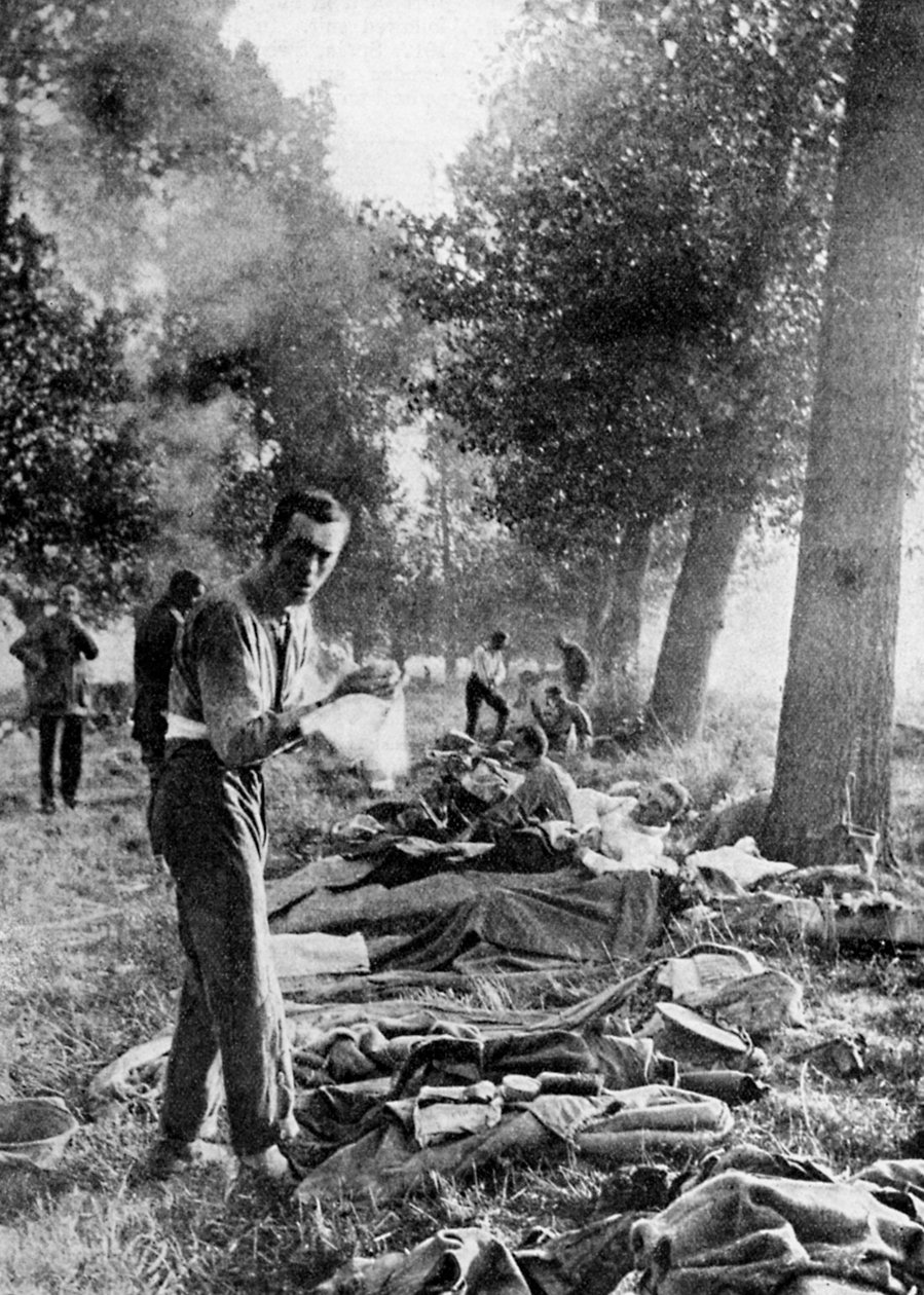 11. husarer bivuakkede ved Champs efter tilbagetoget fra Mons, september 1914 1935 af Unbekannt