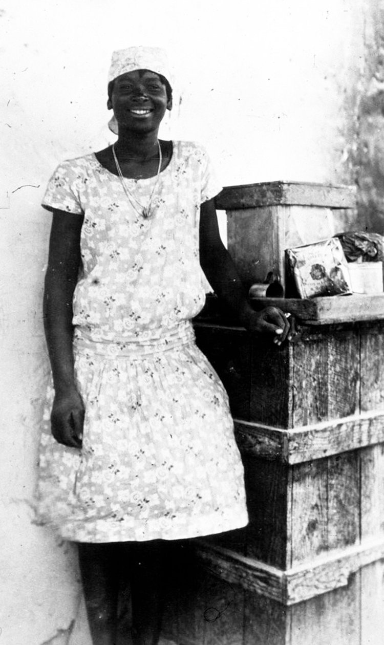 19322 HAITI Lille købmand i Akassan kogt? men base af Unbekannt