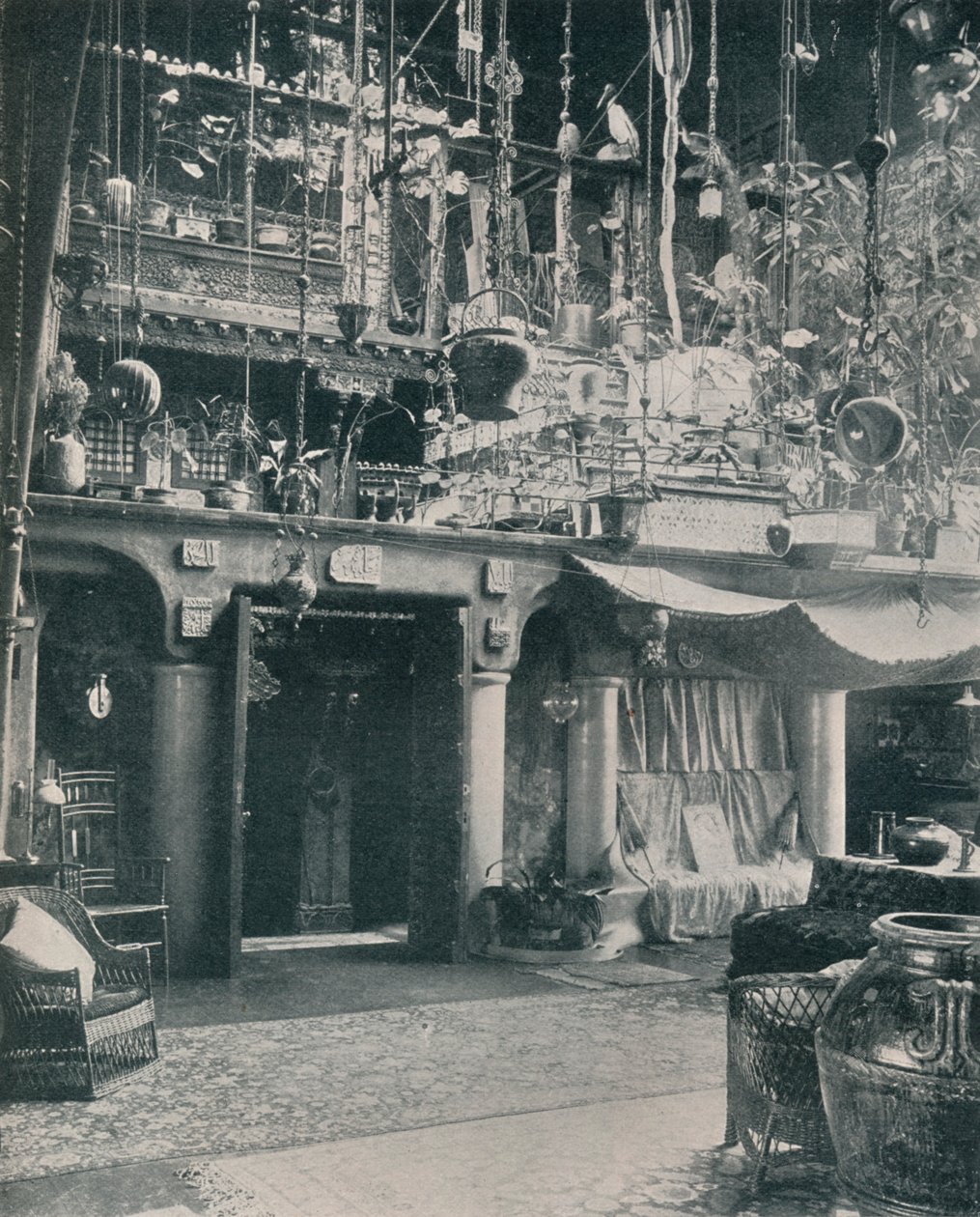 Et hjørne i Mr. Louis C. Tiffanys studie, 1897 af Unbekannt