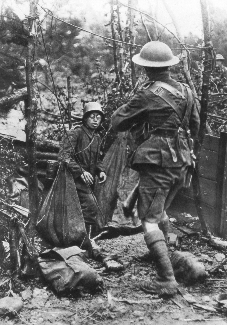 En tysk soldat overgiver sig, Aisne, Frankrig, Første Verdenskrig, 18. juli 1918 af Unbekannt