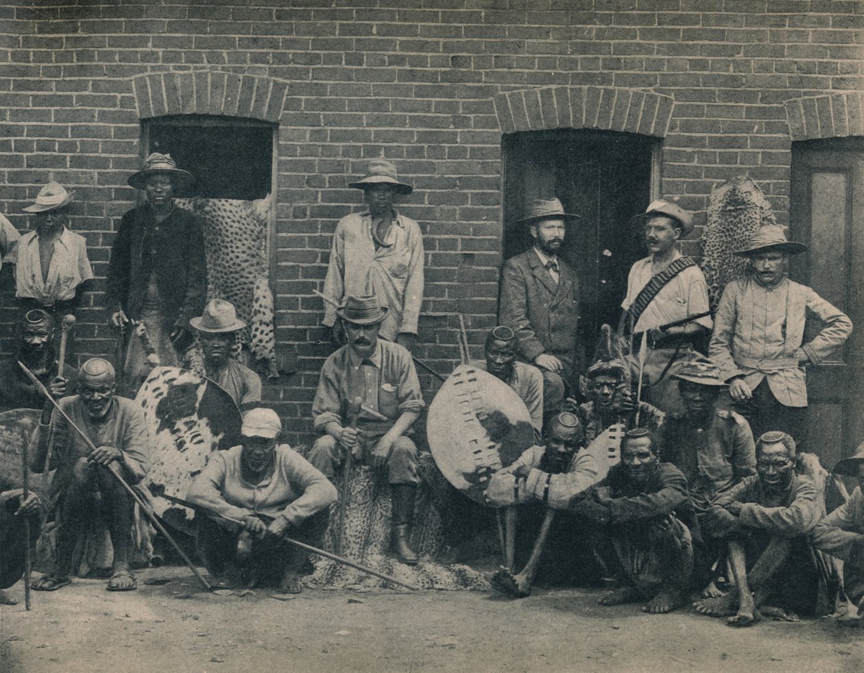 En gruppe afrikanere og zuluer, ca. 1900. af Unbekannt