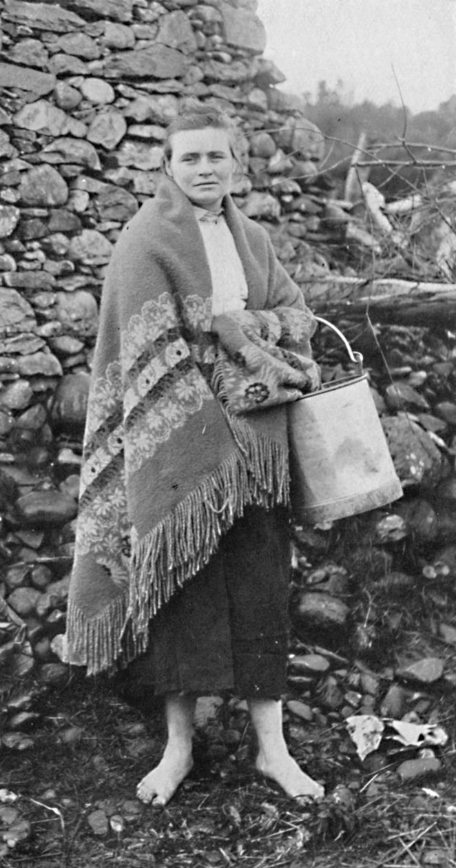 En bondepige fra Killarney, Irland, 1912 af Unbekannt