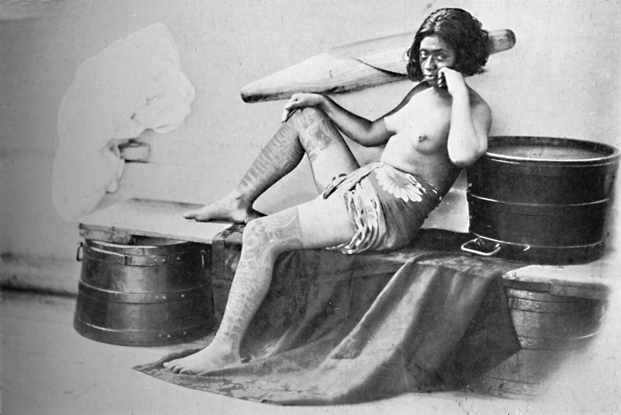 En Marquesa-kvinde med den nederste del af benene fuldt tatoveret, 1902 af Unbekannt