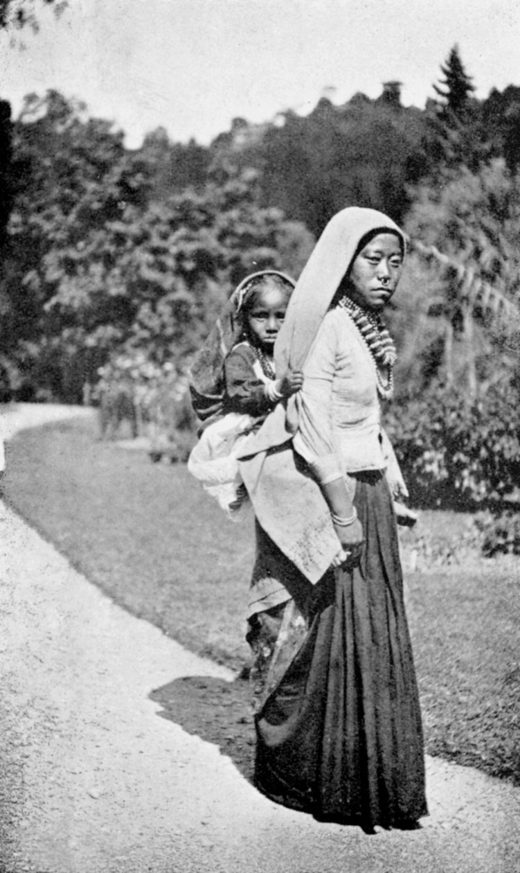 En nepalesisk kvinde med sit barn, c1910 af Unbekannt