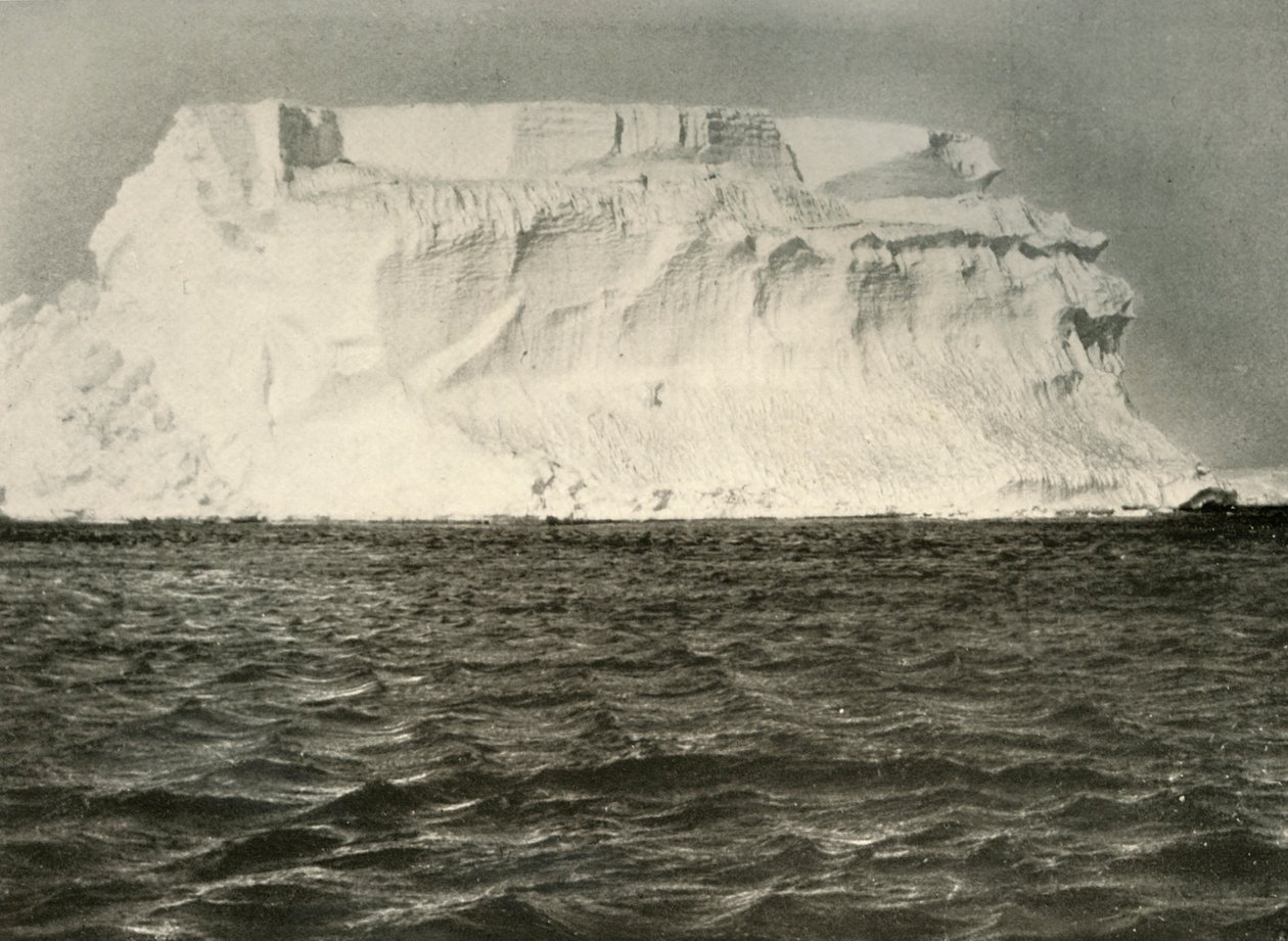En tavleformet Berg af typisk antarktisk form, c1908, 1909 af Unbekannt