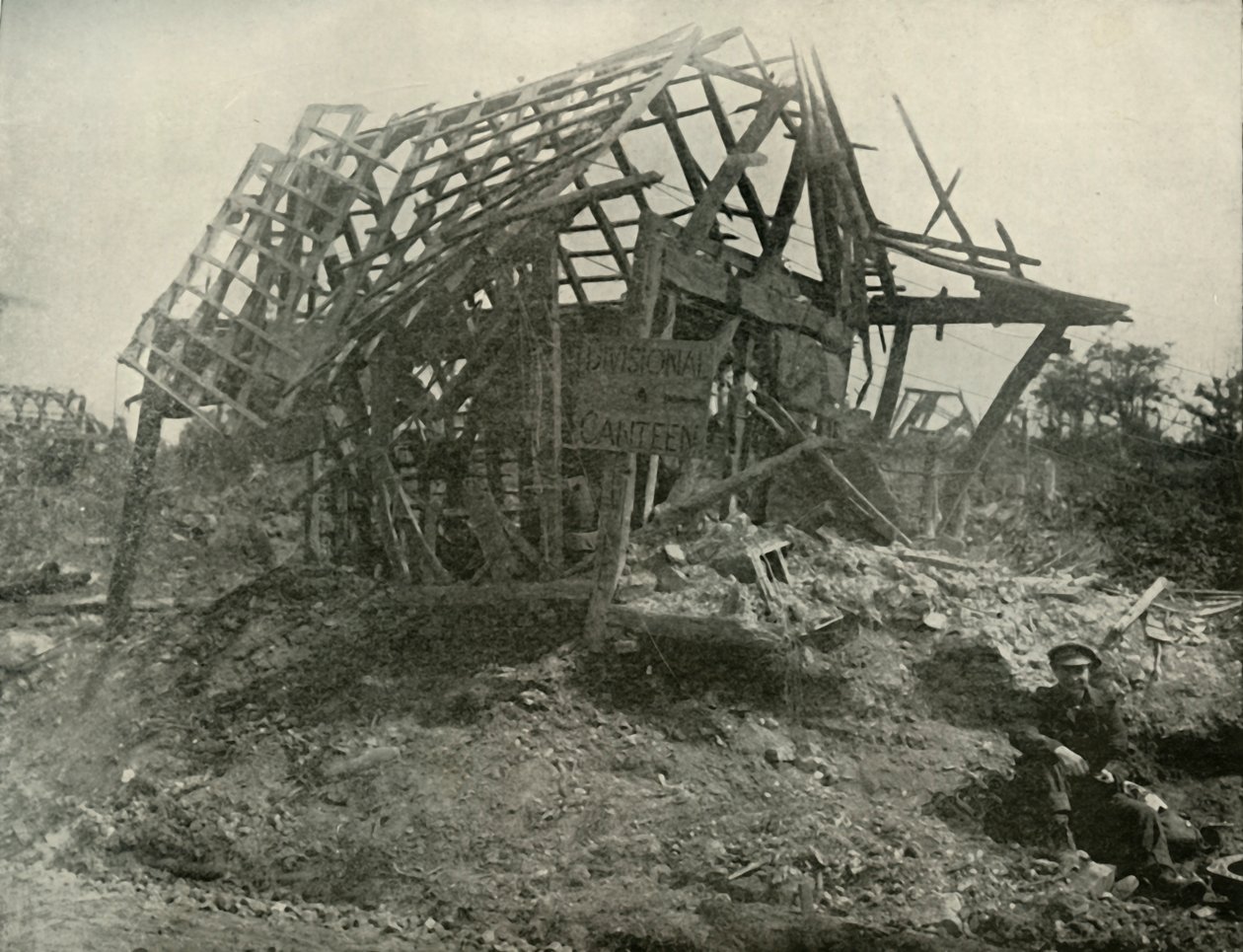 En landsby på vestfronten, 1919. af Unbekannt
